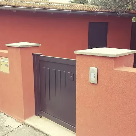 Confortable Dans Villa, Terrasse, Clim Apartment *